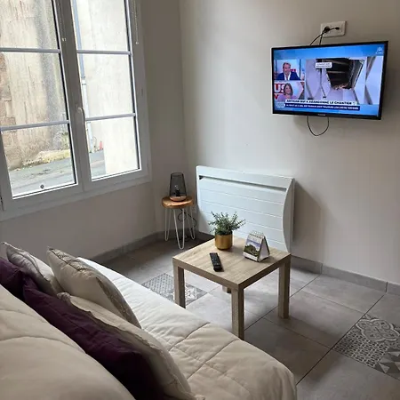 Les Glaneuses Côté Cour Centre-bourg à 3 Min Du Puy Dufou Apartamento Les Épesses