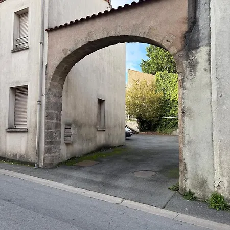 Les Glaneuses Côté Cour Centre-bourg à 3 Min Du Puy Dufou *